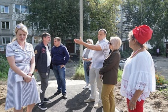 В округе № 3 депутата Думы Дмитрия Ващука в 2023 году благоустроено несколько дворов и проведен ремонт дорог   