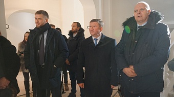 Депутаты Думы оценили работы по восстановлению бань Курбатова и Русанова 