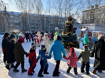 Депутаты Думы города Иркутска проводят новогодние праздники в своих избирательных округах