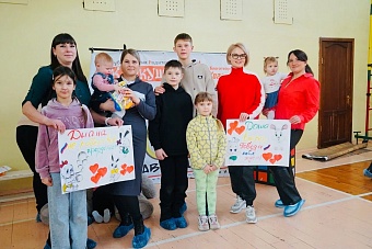 В округе № 1 депутата Светланы Кузнецовой прошел праздник для юных иркутян и их родителей в честь Года семьи