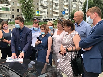 Вице-спикер Леонид Усов совместно с представителями мэрии и местными жителями оценил проект второго этапа реконструкции ул. Баумана